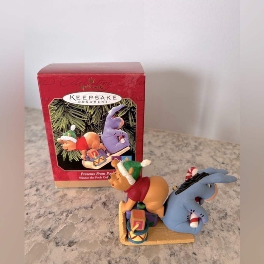 Hallmark Keepsake Presents from Pooh 1999